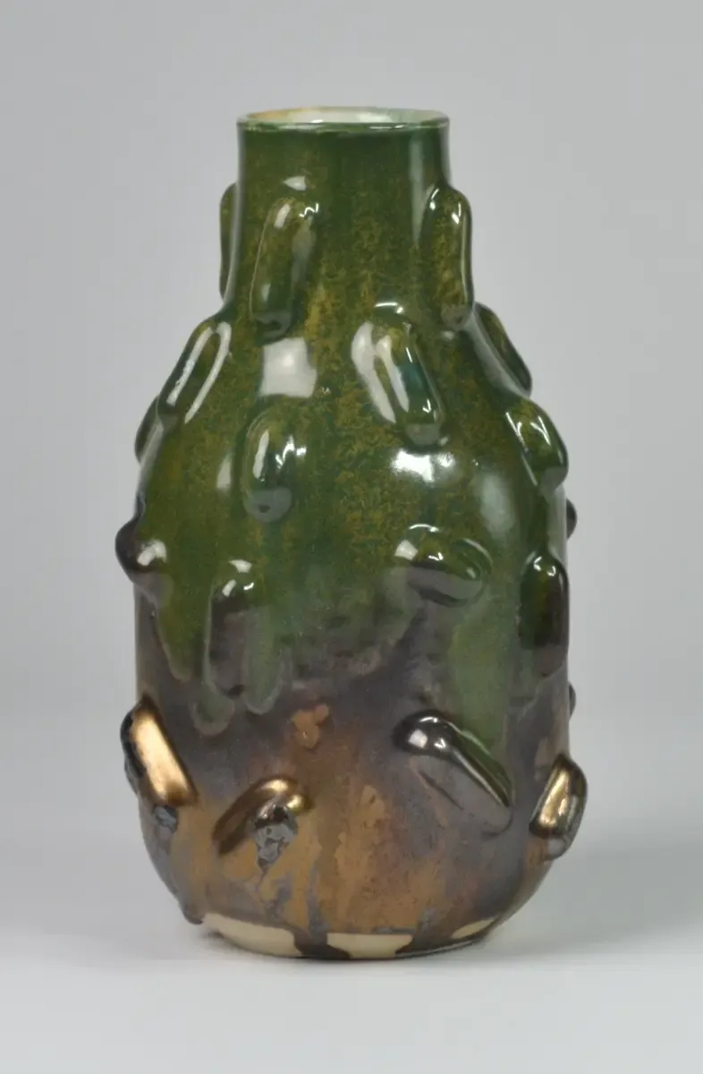 knobbly green